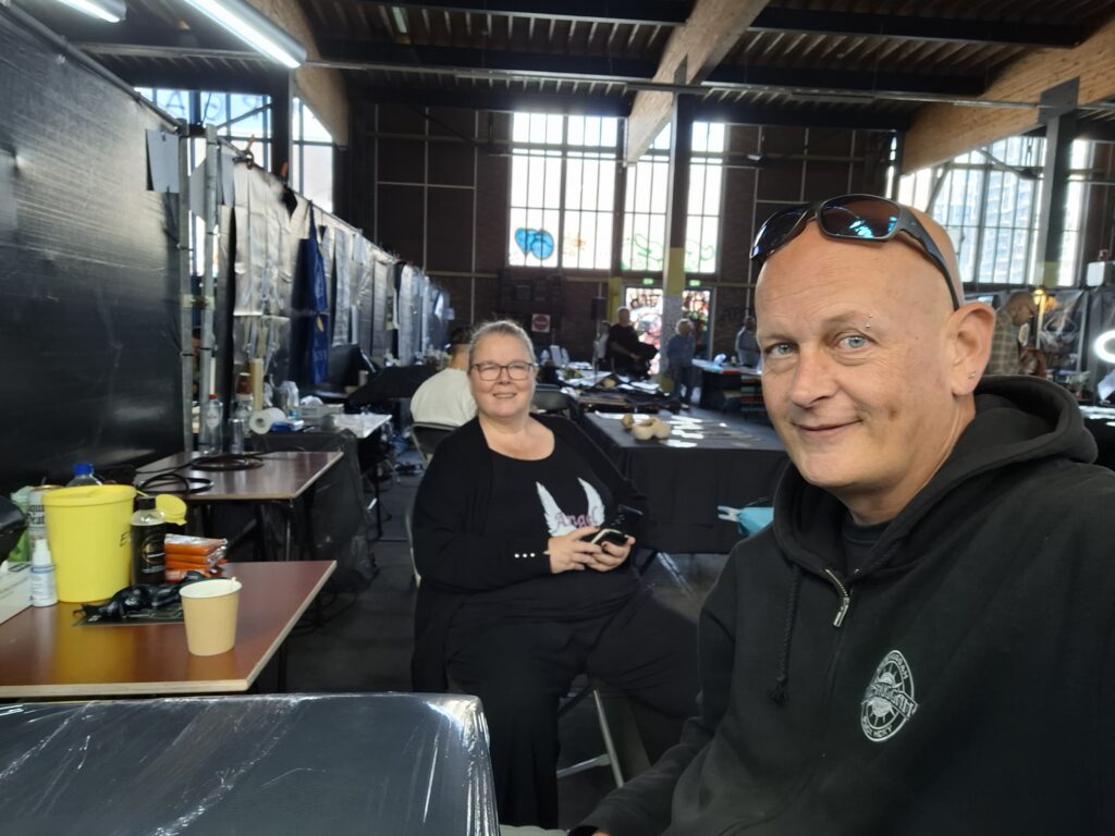 michiel en angelique doen haar pigmentatie tattoos